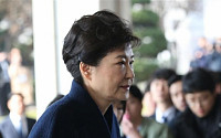 [포토] 피의자신분으로 검찰 향하는 박 전 대통령