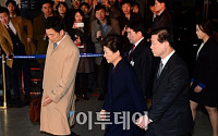검찰, 박근혜 전 대통령에 뇌물죄 적용… 기업 수사 확대 불가피