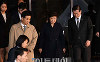 [포토]박근혜 전 대통령 귀가 '구속영장 청구?'