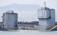 [포토]세월호 인양 준비에 분주한 바지선