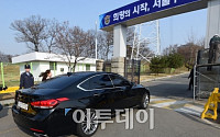 [포토] 박 전 대통령 구속 후 첫 조사, 구치소 향하는 유영하