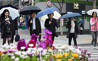[포토] 봄비 내린 날씨에 우산 쓴 시민들