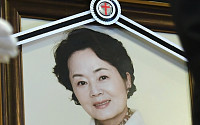 [BZ포토] 故 김영애, 영정 속 아름다운 미소