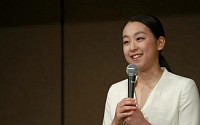 일본 피겨 스타 아사다 마오, 은퇴 기자회견…“김연아와 서로 좋은 자극 주고받아”