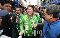[포토] 남대문에서 유권자들과 만난 안철수
