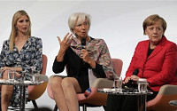 이방카, 세계 여성 리더들과 만나…영부인 역할
