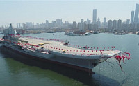 중국, 첫 국산 항공모함 진수…항모 최대 6척까지 늘릴 듯