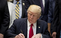 트럼프, “재협상”하겠다던 NAFTA “탈퇴” 검토...다음 차례는 한·미 FTA?