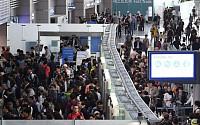 [포토] 다가오는 황금연휴...'북적이는 인천공항'