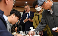 [포토] 투표하는 문재인 대선후보