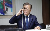 文대통령, 아베 일본 총리와 통화… “北, 제재 할 시기 공감”