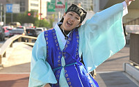 [BZ포토] 홍진경, 한강대교 위 춤신춤왕