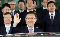 검찰 떠나는 김수남 총장 &quot;국민 위한 검찰개혁 이뤄지길&quot;