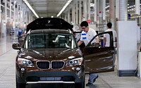 독일 BMW, 부품난에 전 세계 공장 가동 중단…도요타發 ‘적기공급생산방식’에 허점