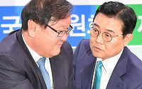 [포토] 대화하는 김태년-전병헌