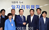 [포토] 악수하는 이용섭 부위원장-최승재 회장