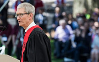 애플 팀 쿡 CEO, MIT 졸업 축사에서 반사회적 SNS 비판