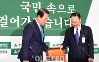 [포토] 국회에서 만난 박용만-박주선