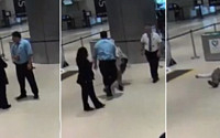 유나이티드항공, 이번엔 71세 승객 밀치는 영상…“잊을만하면 또...”