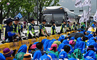 [포토] 경찰차벽 대신 폴리스라인