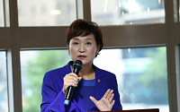 김현미 장관 “임대주택등록제 도입 검토…‘함께 살자’’가 정책목표”