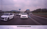 [영상] 경부고속도로 사고, 블랙박스 영상 공개 '충격'…&quot;버스 졸음 운전 대책이 시급해!&quot;