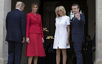 트럼프, 프랑스 영부인에게 “몸매 좋다, 아름답다” 발언 논란