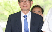 김상조, '이재용 재판' 증인 출석… &quot;한국경제 발전에 긍정적 계기 되길&quot;