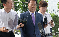 [포토]제보 부실검증 의혹 '남부지검으로 들어서는 이용주 의원'