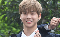 [BZ포토] 워너원 강다니엘, 상큼한 하트요정