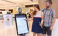 ‘공항 로봇’이어 관광객에 통역 서비스 ‘쇼핑봇’ 백화점에 등장