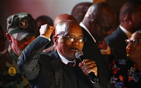 끊임없는 부패 스캔들에도 불신임안 부결...‘불사조’ 주마 남아공 대통령