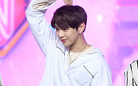 [BZ포토] 워너원 강다니엘, 청초하게 하트