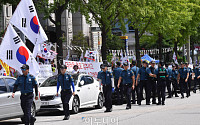 [포토] 서울중앙지법 경계 강화하는 경찰