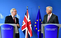 EU·英, 브렉시트 3차 협상 시작…EU, 팽팽한 신경전에 “협상 속도 좀 내자”