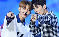 [BZ포토] 워너원 배진영-옹성우, 꼭 찝어 '너 말야 너'