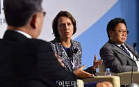 [포토] 2017 대한민국 여성 금융인 국제 콘퍼런스, '열띤 토론'