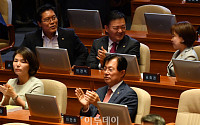[포토] 헌재소장 부결, 기뻐하는 자유한국당