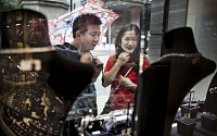 홍콩, 中쇼핑객 급증에 즐거운 비명