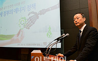[포토] 백운규 "맑은 공기와 안전한 사회를 위한 새 정부의 에너지 정책"