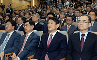 [포토] 김명수 대법원장 취임식 참석한 박상기-문무일