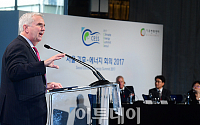 [포토] 더크 포리스터 회장, 서울 기후-에너지회의 발표