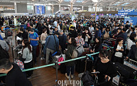 [포토] 북적이는 인천공항, '1시간은 더 일찍 나오세요'