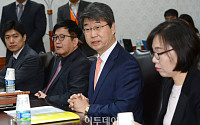[포토] 신고리 공론위 마지막 회의 주재하는 김지형 위원장