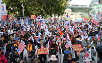 “박근혜 석방하라”…보수단체 서울 도심서 시위