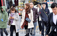 [포토] 두터운 옷 입은 시민들