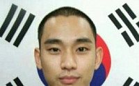 김수현, 짧아진 머리에도 살아남은 외모…늠름한 군인 자태 '시선 강탈'