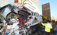 을지로서 시내버스 충돌사고로 21명 부상…극심한 차량 정체