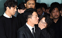 [BZ포토] '김주혁 발인식 엄수' 슬픔에 잠긴 연예계 동료들
