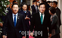 [포토] 국무회의 입장하는 이낙연-김상곤